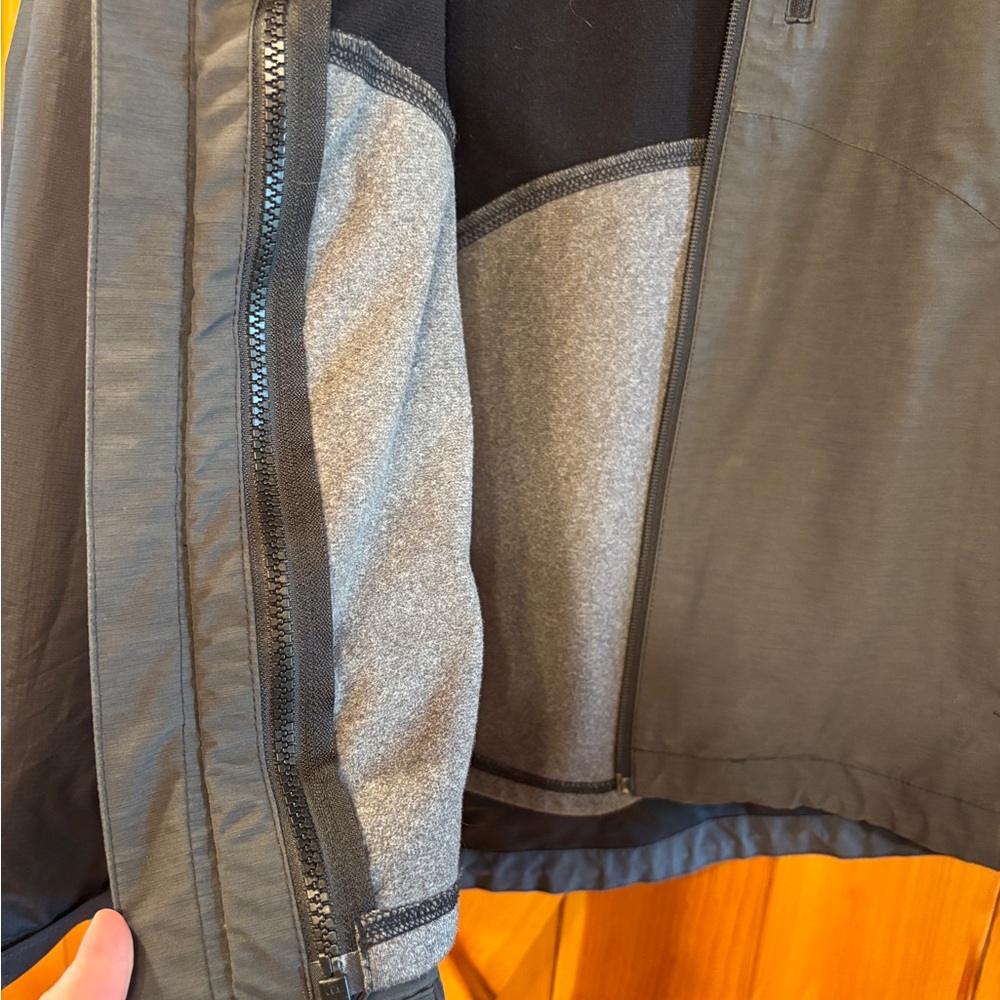The North Face 2-in-1 Rain Jacket - Picture 5 of 9